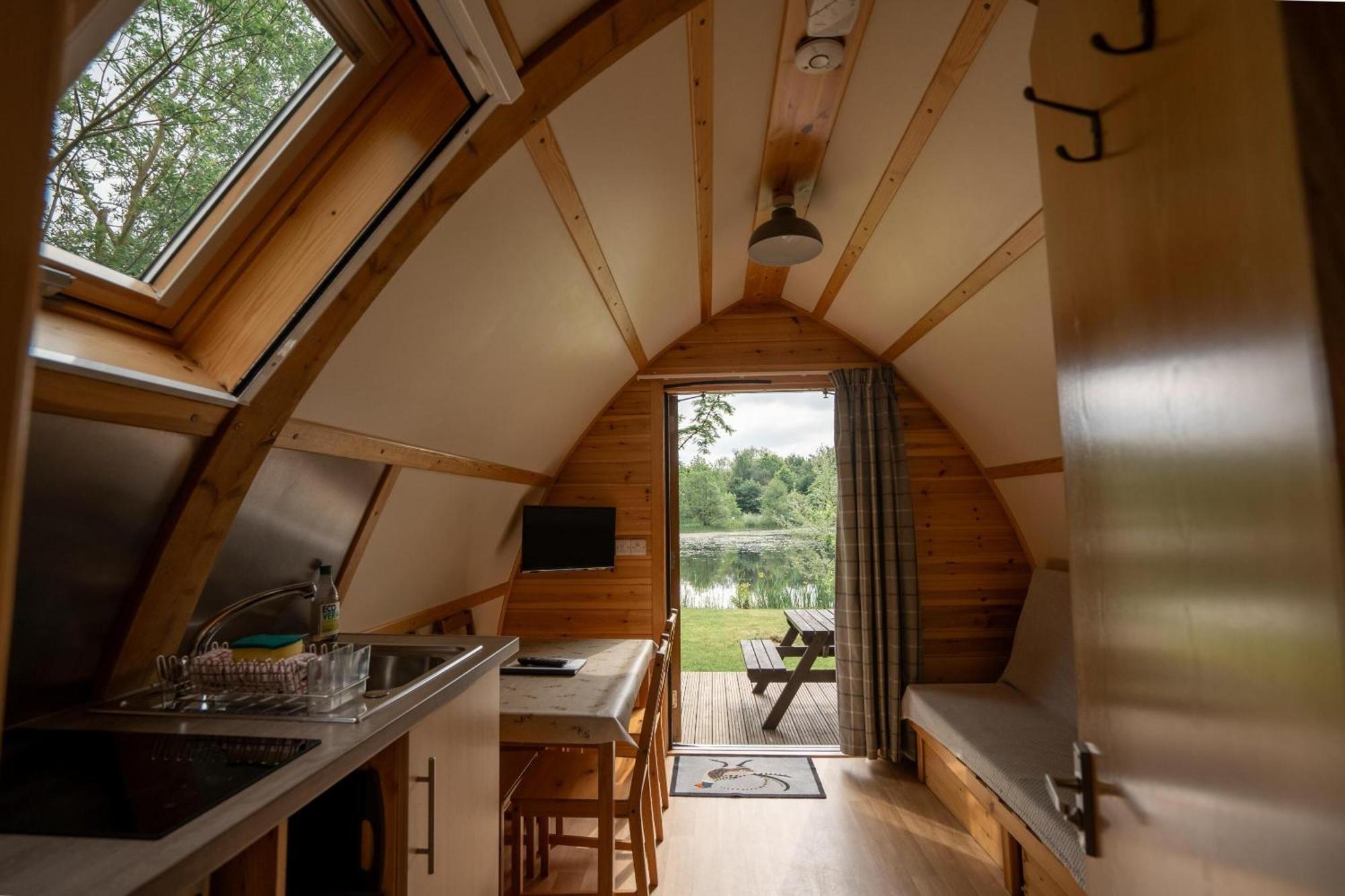 Ball Hall Farm By Wigwam Holidays East Cottingwith Room photo